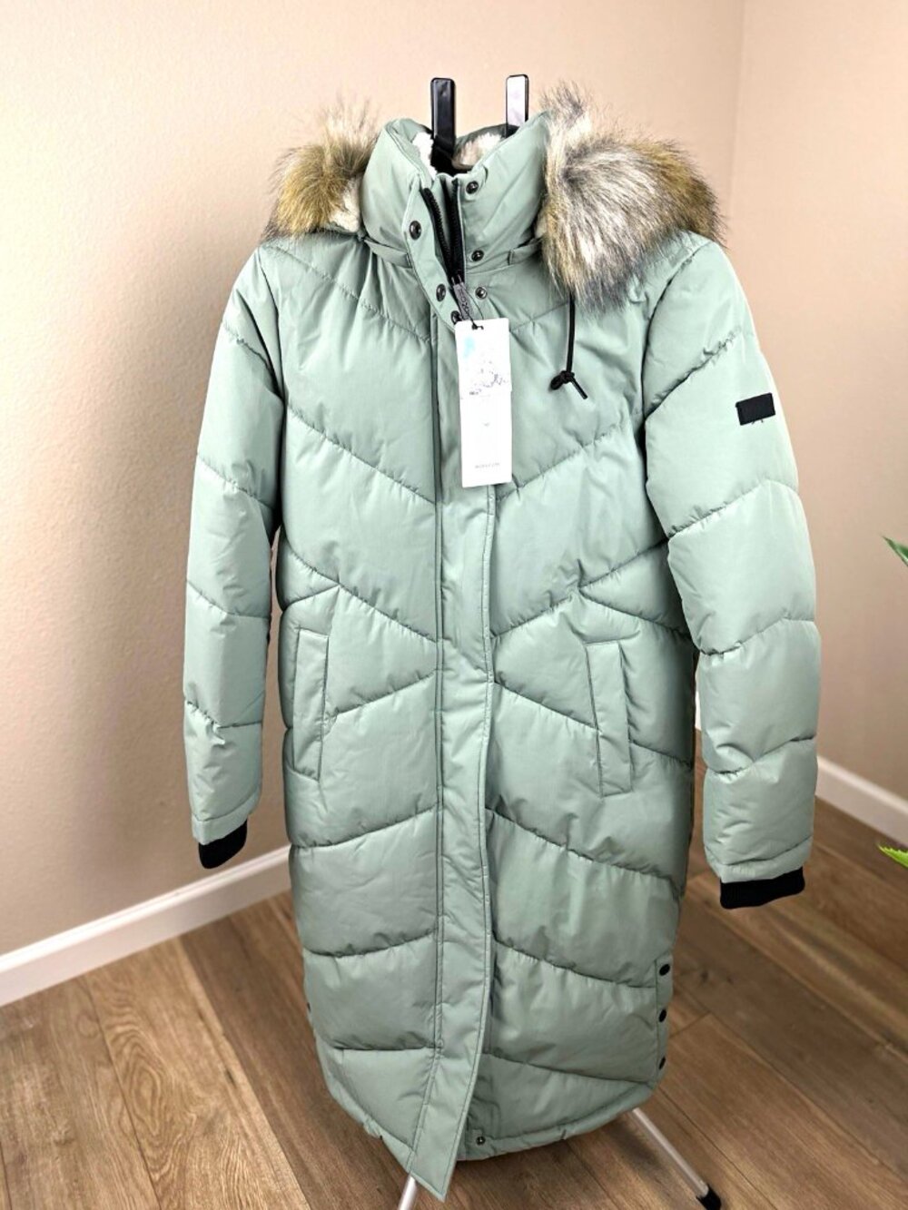Roxy Women’s M Mint Green Long Puffer Coat Faux Fur Hood DryFlight 5K
